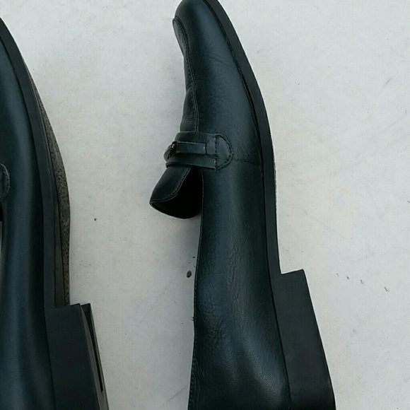 Liz Claiborne Navy Women's Loafers - Picture 6 of 15